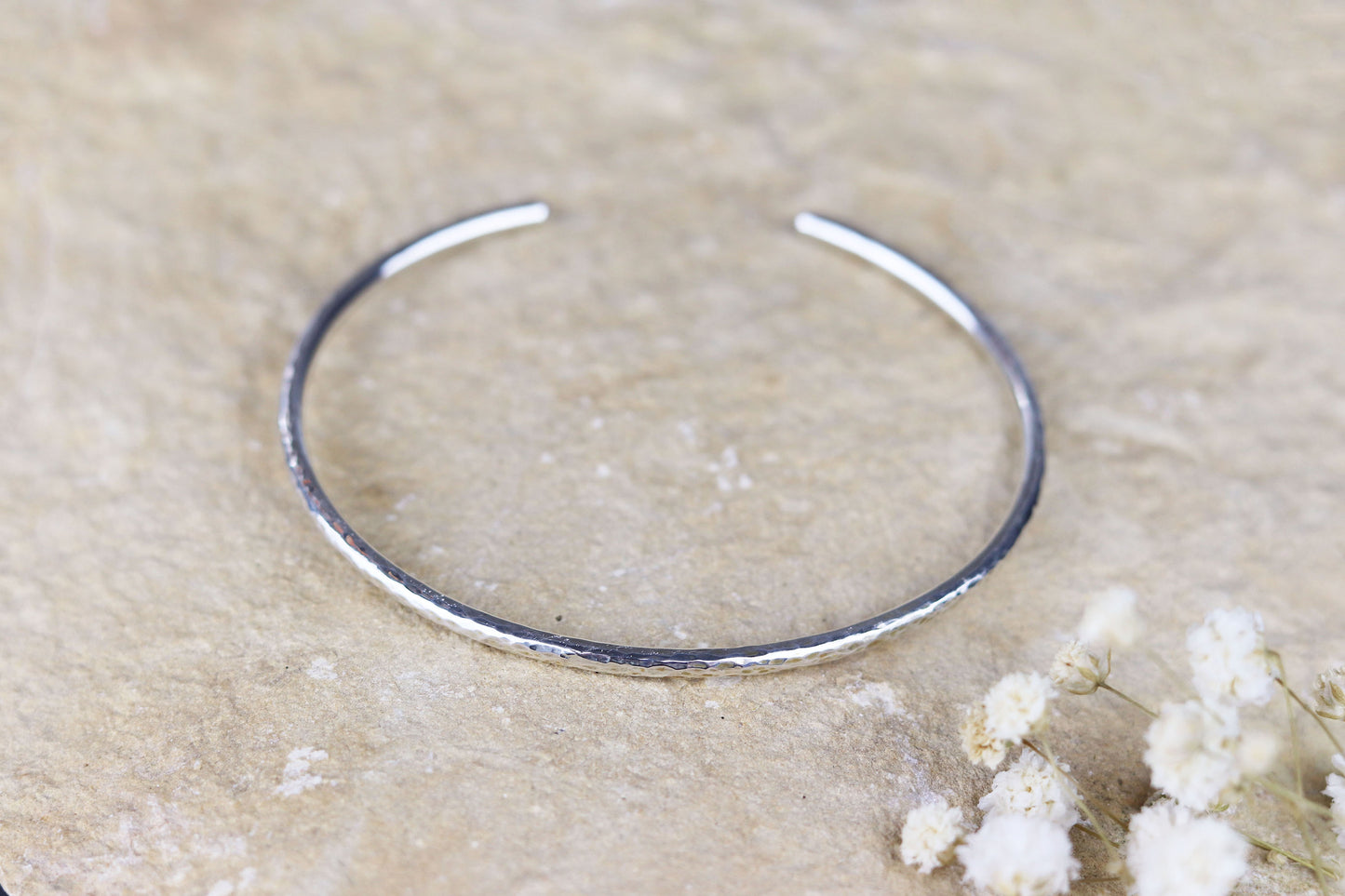 bijoux marion chappaz en argent 925 bracelet jonc rigide ovale ouvert martelé pour femme