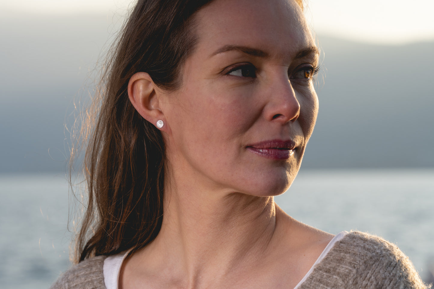 bijoux marion chappaz en argent 925 boucles d'oreilles puces fermoir poussoir lune soleil asymétriques pour femme portées