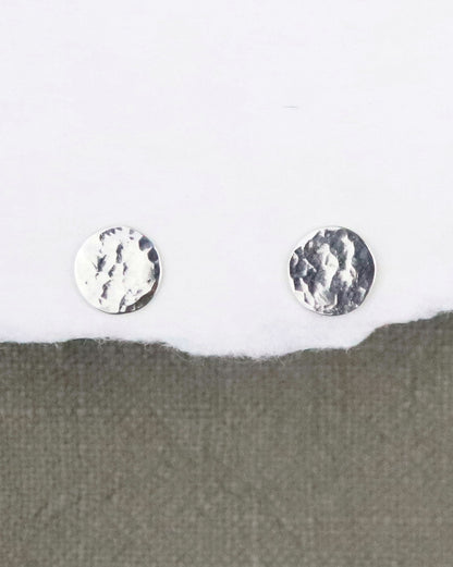 Boucles d'oreilles pour femme puces deux lunes argent 925/1000 sur fond blanc