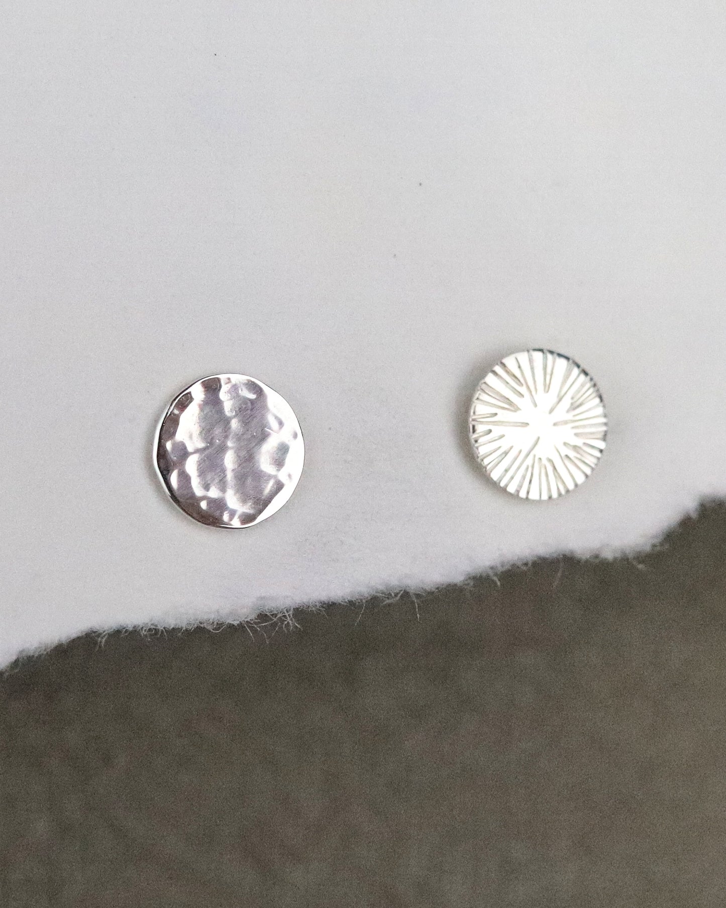 Boucles d'oreilles pour femme puces soleil lune en Argent 925/1000 sur fond blanc