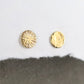 Boucles d'oreilles pour femme puces soleil lune en vermeil (argent 925/1000 plaqué or 5 microns)sur fond blanc