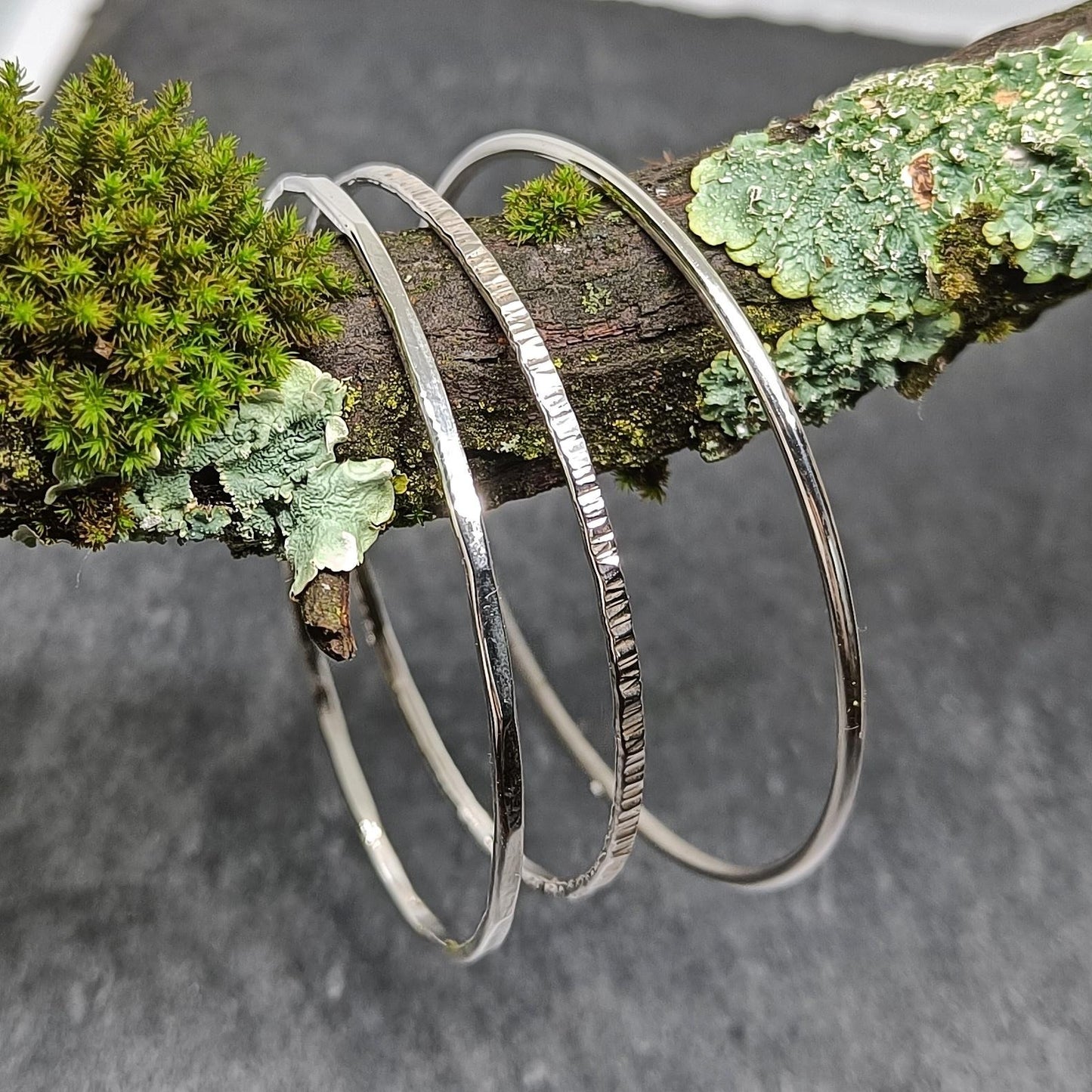 bijoux marion chappaz en argent 925 bracelet jonc rigide rond ciselé martelé lisse pour femme