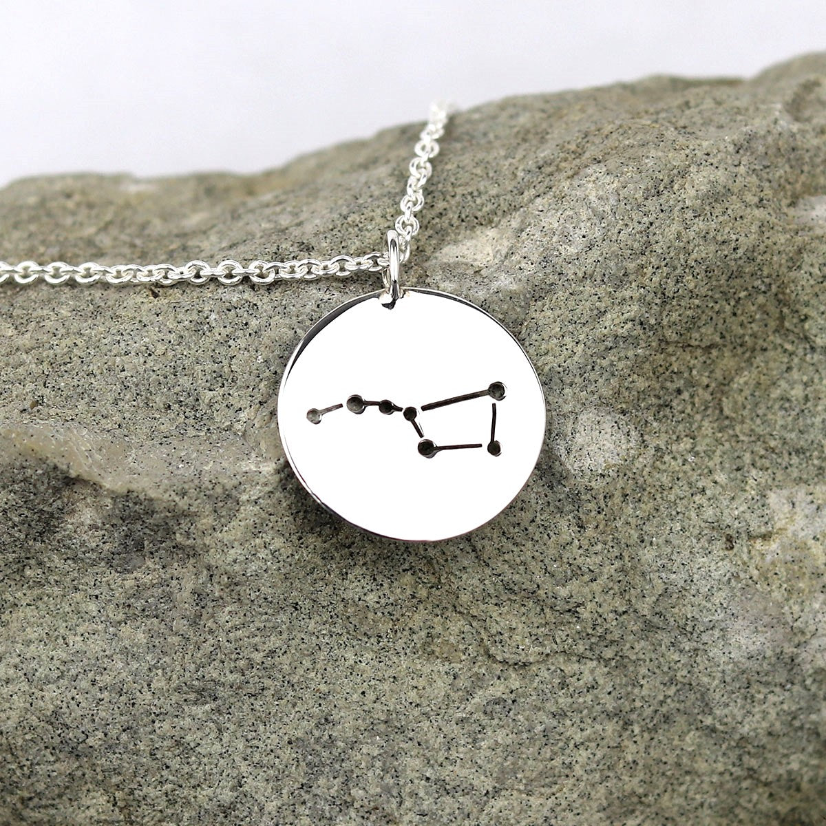marion chappaz bijoux collier argent pendentif ajouré constellation grande ourse étoiles médaille chaine argent femme
