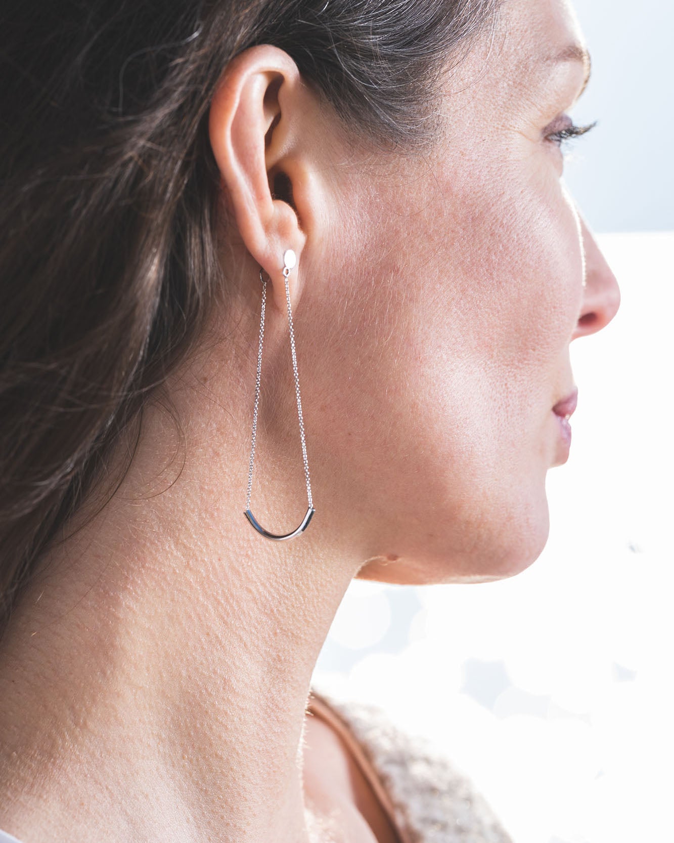 bijoux marion chappaz argent 925 boucles d'oreilles chaine maille forçat fine tube arrondi pour femme portées