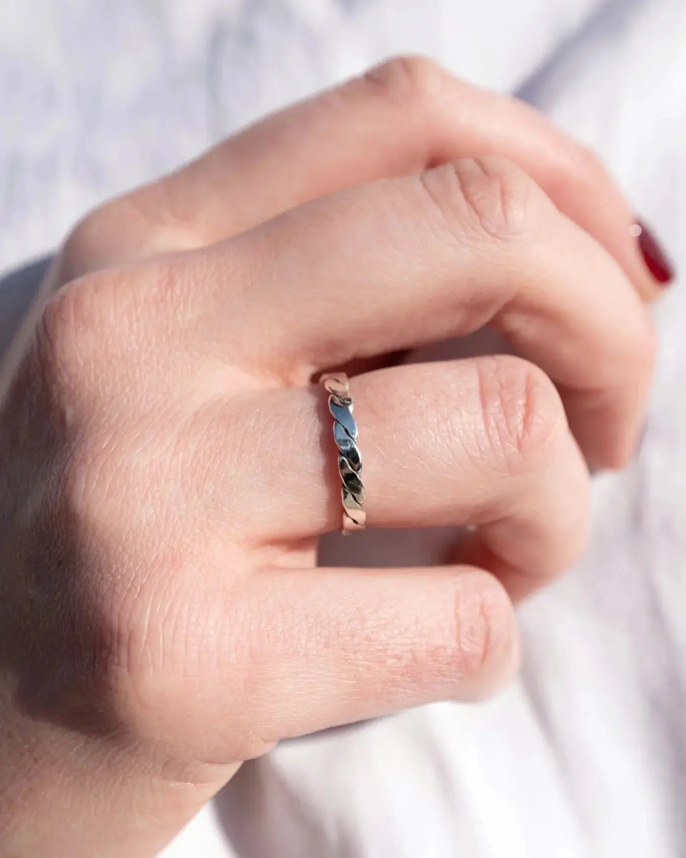 bijoux marion chappaz en argent 825 bague tresse tressée pour femme portée